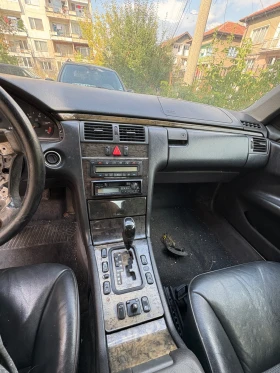Mercedes-Benz E 300 На части , снимка 8
