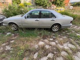 Mercedes-Benz E 300 На части , снимка 2