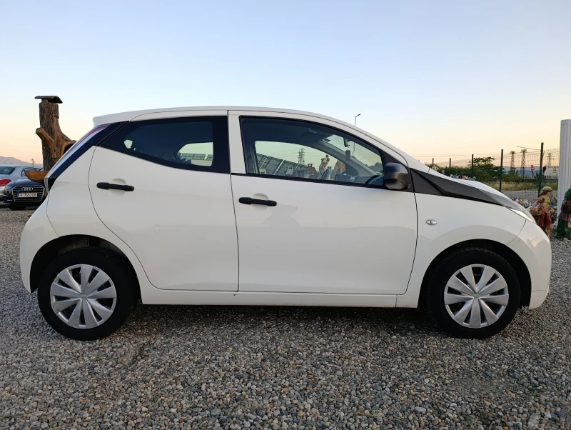 Toyota Aygo 1.0I EURO6B , снимка 4 - Автомобили и джипове - 52316181