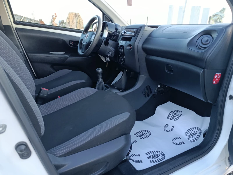 Toyota Aygo 1.0I EURO6B , снимка 13 - Автомобили и джипове - 52316181