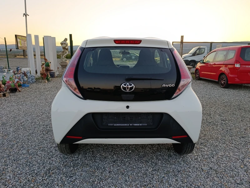 Toyota Aygo 1.0I EURO6B , снимка 7 - Автомобили и джипове - 52316181