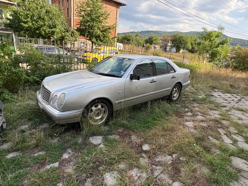 Mercedes-Benz E 300 На части 