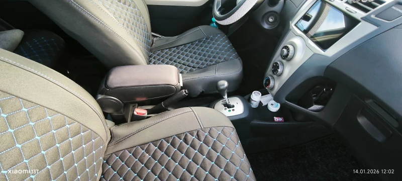 Toyota Yaris 1.3vvti, снимка 8 - Автомобили и джипове - 53098352