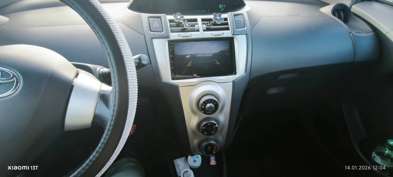 Toyota Yaris 1.3vvti, снимка 13 - Автомобили и джипове - 53098352