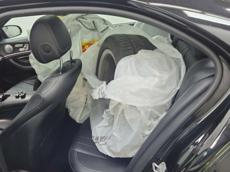 Mercedes-Benz E 300 * CARFAX * , снимка 12 - Автомобили и джипове - 53563624