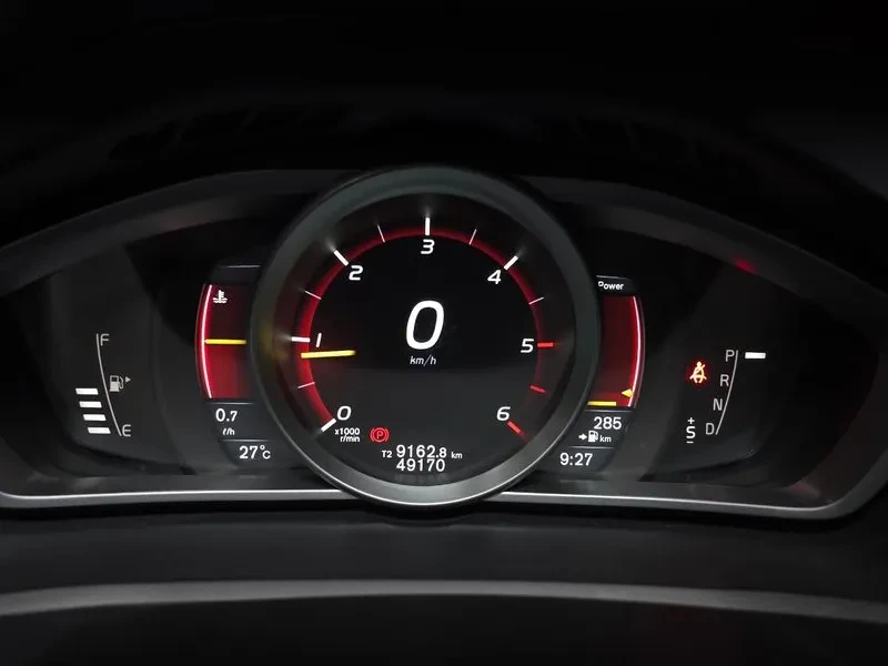 Volvo V40 D3 2Nd Generation, снимка 8 - Автомобили и джипове - 56067763