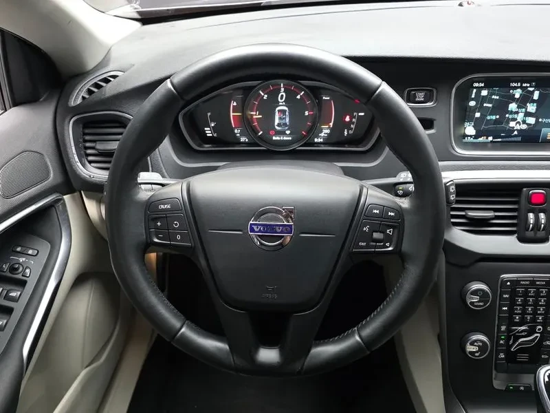 Volvo V40 D3 2Nd Generation, снимка 13 - Автомобили и джипове - 56067763