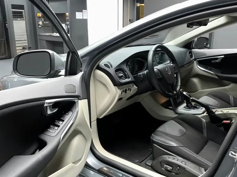Volvo V40 D3 2Nd Generation, снимка 10 - Автомобили и джипове - 56067763