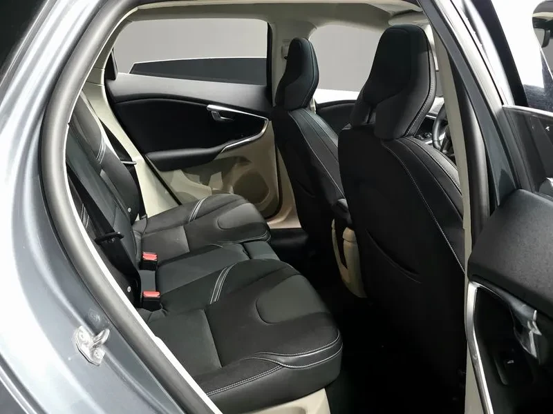 Volvo V40 D3 2Nd Generation, снимка 12 - Автомобили и джипове - 56067763