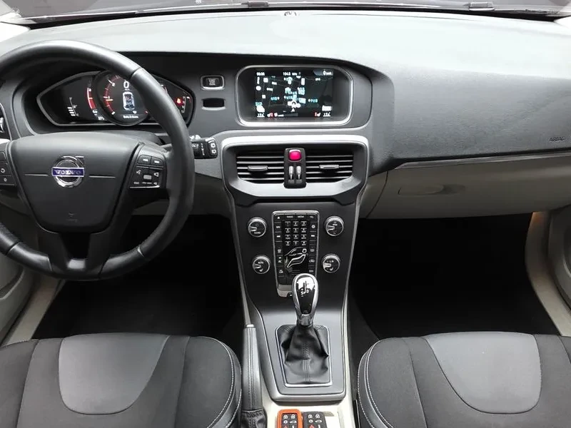 Volvo V40 D3 2Nd Generation, снимка 7 - Автомобили и джипове - 56067763