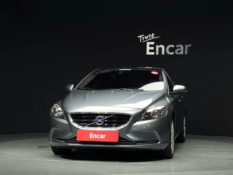 Volvo V40 D3 2Nd Generation, снимка 3 - Автомобили и джипове - 56067763