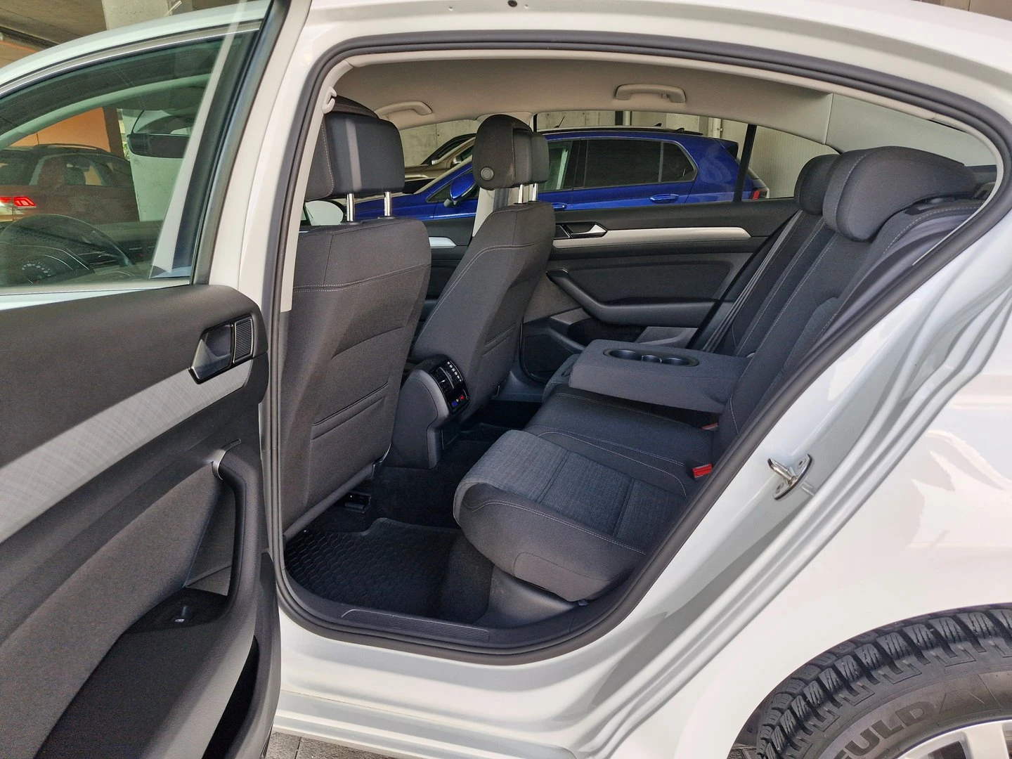 VW Passat Business 2.0 TDI SCR DSG - изображение 6