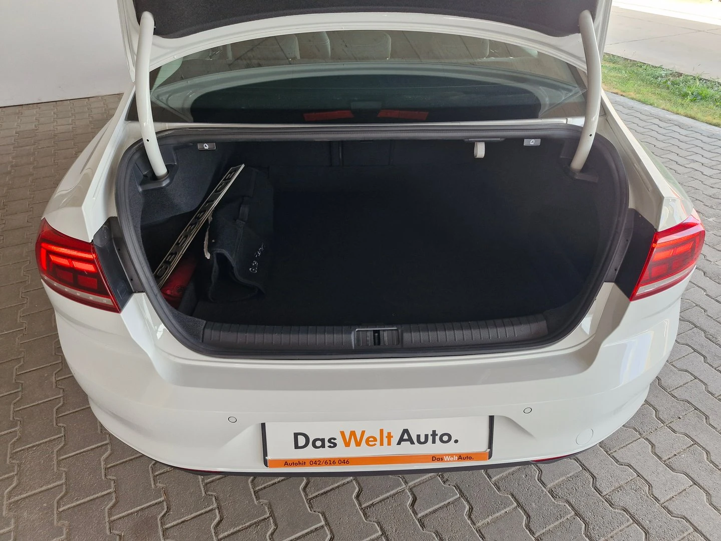 VW Passat Business 2.0 TDI SCR DSG - изображение 10