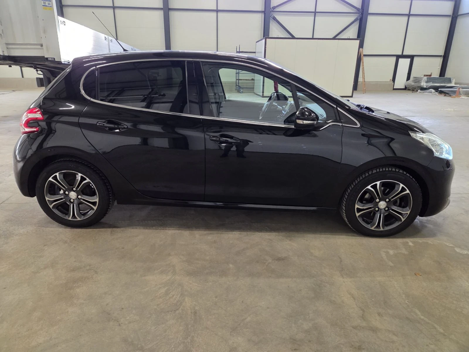 Peugeot 208 208 1.4 HDI ALURE EURO 5B - изображение 8