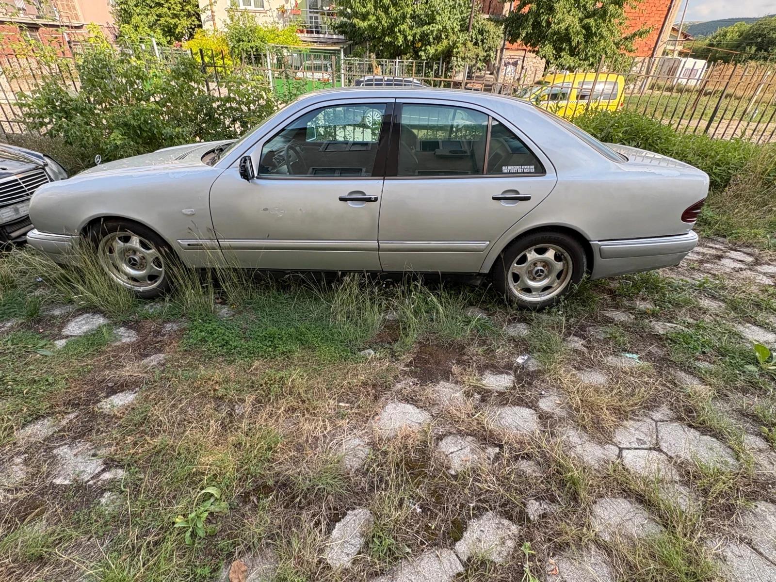 Mercedes-Benz E 300 На части  - изображение 2