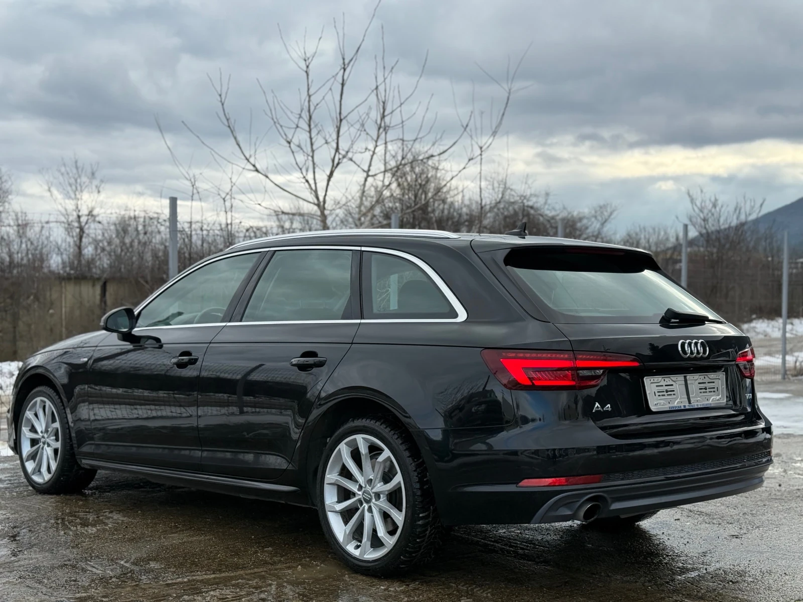 Audi A4 2.0TDI S line LED Автомат - изображение 5