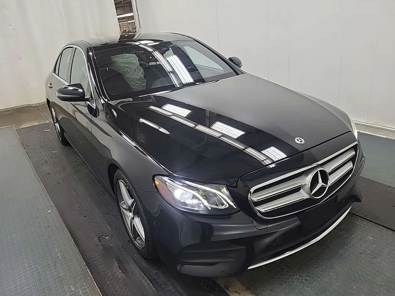 Mercedes-Benz E 300 * CARFAX *  - изображение 2