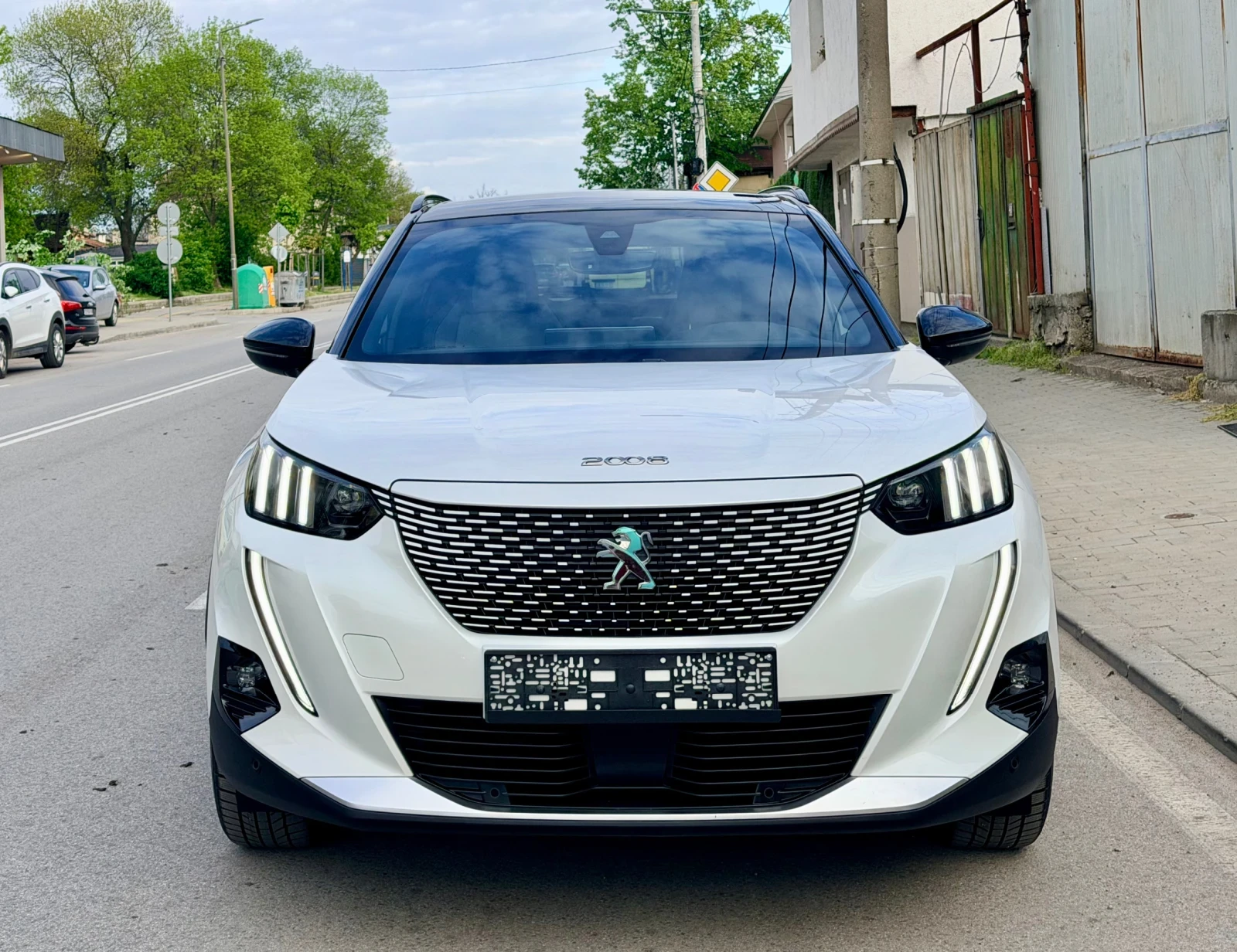 Peugeot 2008 GT Line /52KWh/Allure/Панорама/ Швейцария!, снимка 8 - Автомобили и джипове - 54386619