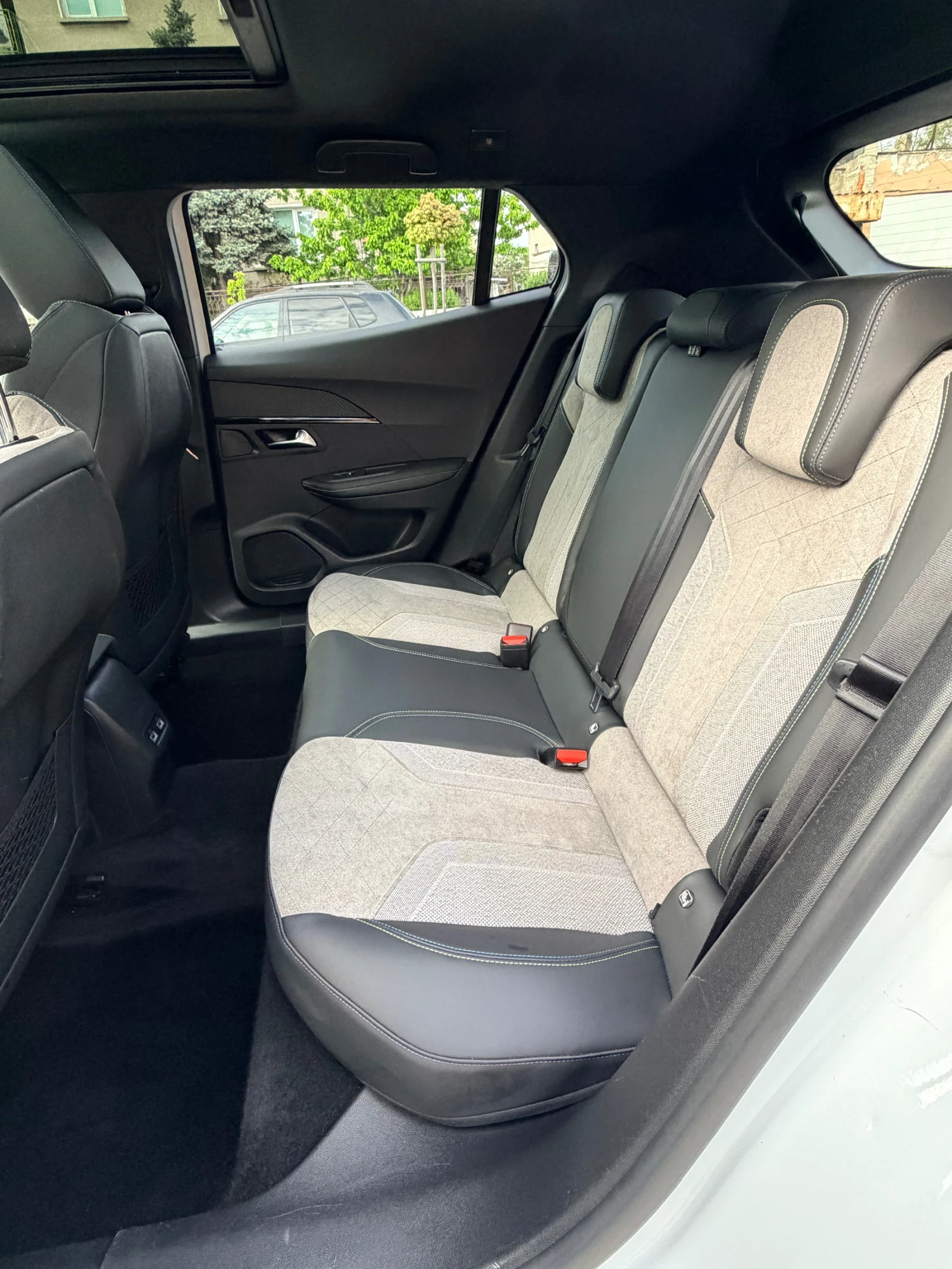 Peugeot 2008 GT Line /52KWh/Allure/Панорама/ Швейцария!, снимка 10 - Автомобили и джипове - 54386619