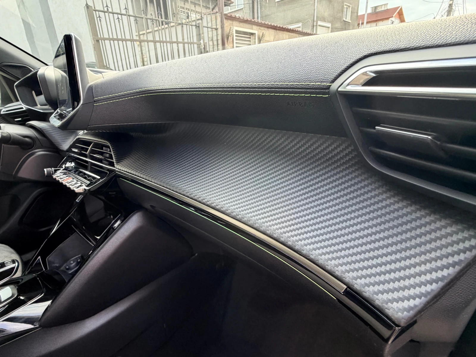 Peugeot 2008 GT Line /52KWh/Allure/Панорама/ Швейцария!, снимка 14 - Автомобили и джипове - 54386619