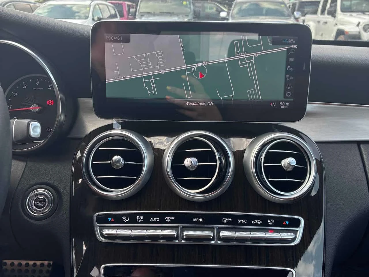 Mercedes-Benz C 300 4MATIC/360/ПАНОРАМА/ПОДГРЕВИ, снимка 9 - Автомобили и джипове - 54887796