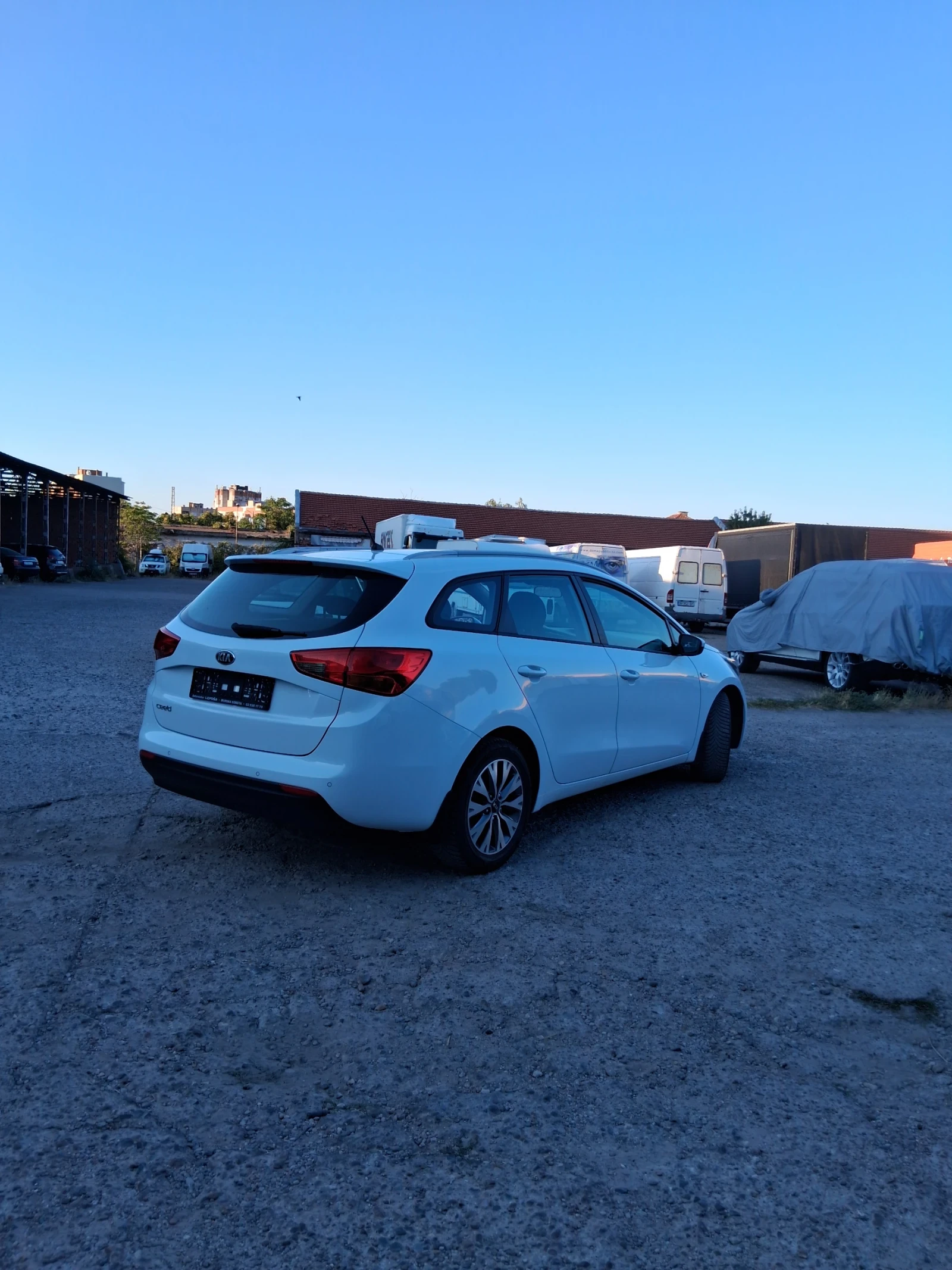 Kia Ceed 1.4 100 кс, снимка 3 - Автомобили и джипове - 55887635
