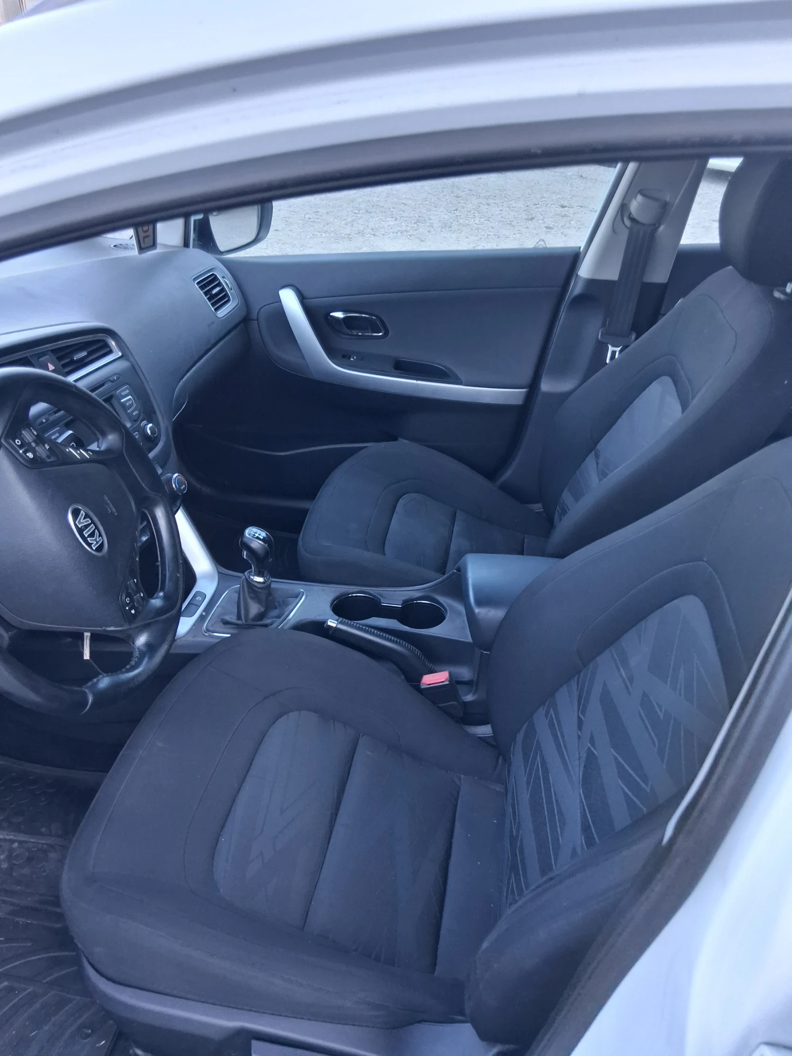 Kia Ceed 1.4 100 кс, снимка 7 - Автомобили и джипове - 55887635