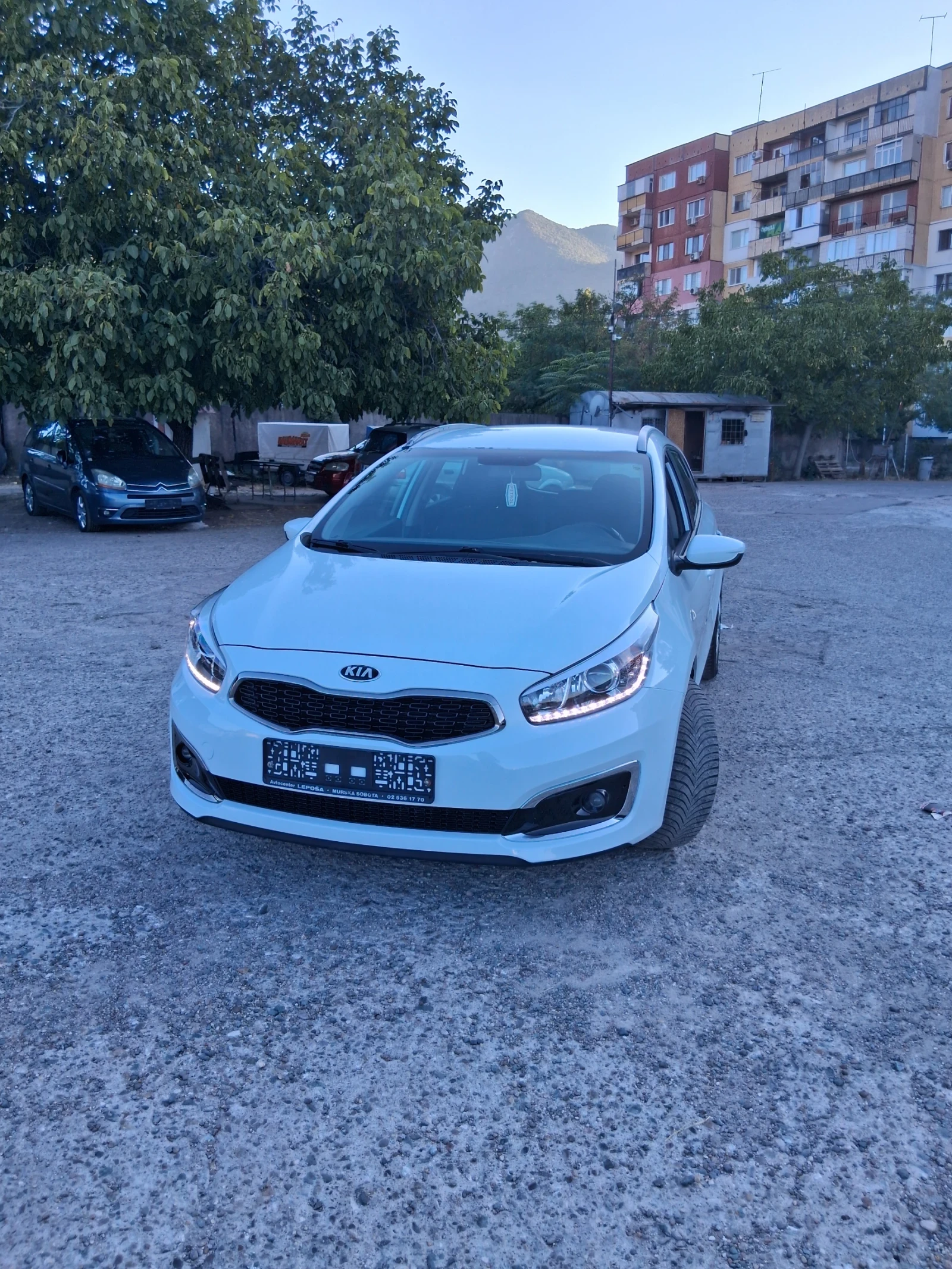 Kia Ceed 1.4 100 кс, снимка 5 - Автомобили и джипове - 55887635