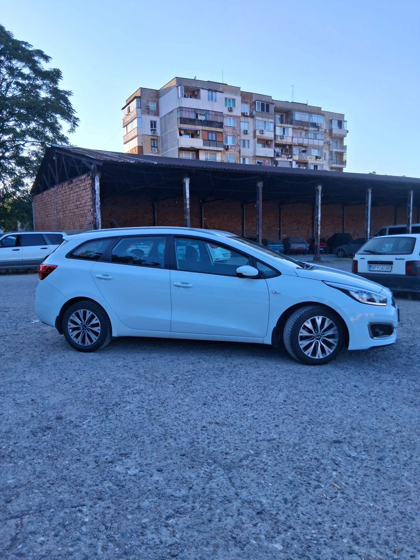 Kia Ceed 1.4 100 кс, снимка 2 - Автомобили и джипове - 55887635