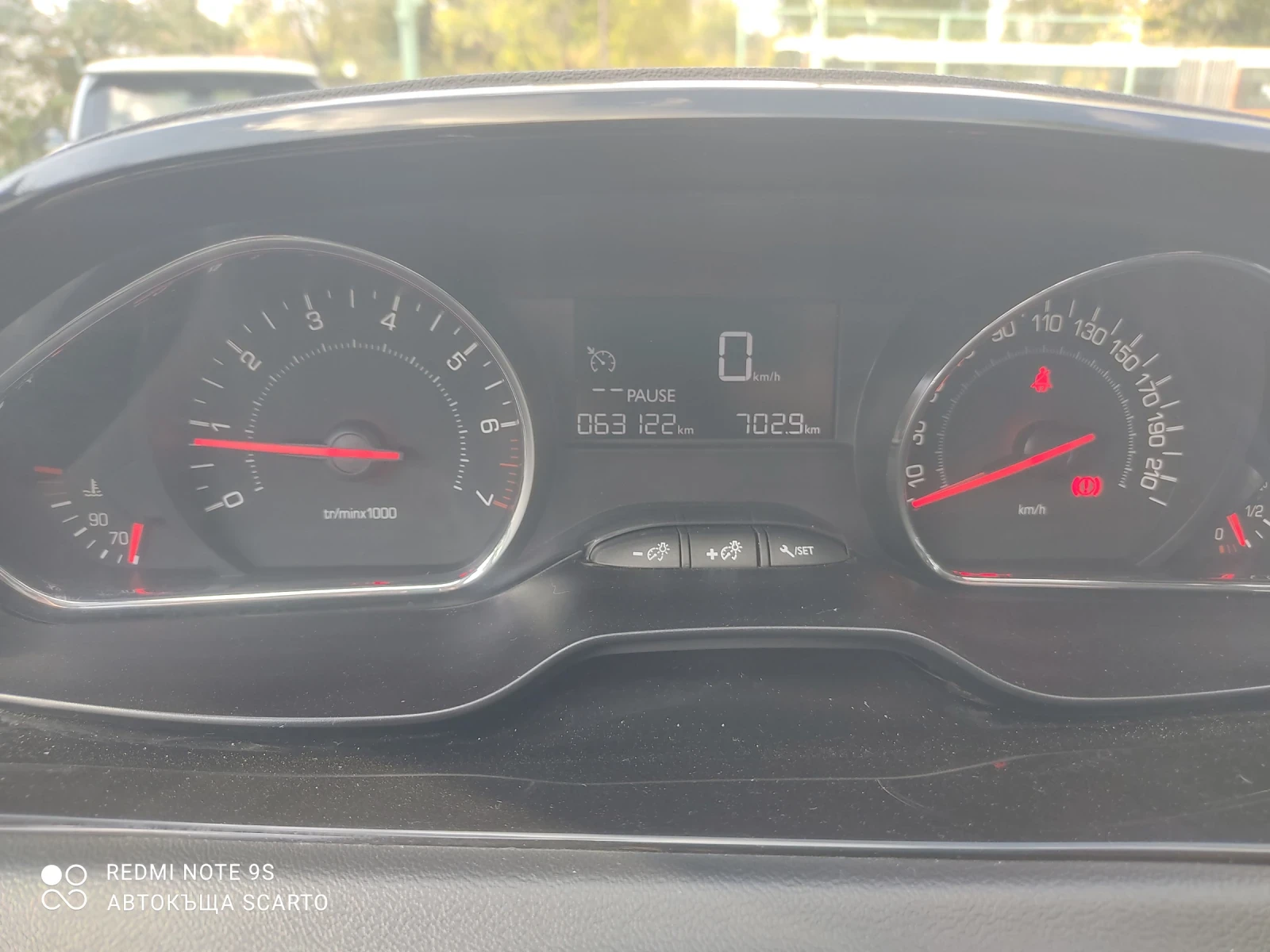 Peugeot 208 Style, бензин, климатик, 2015г., снимка 13 - Автомобили и джипове - 56217071