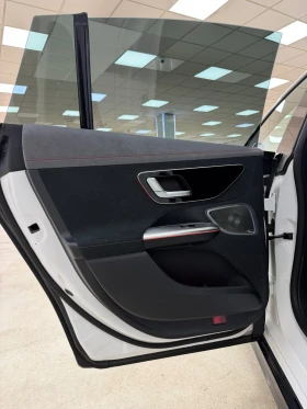 Mercedes-Benz EQE EQE 300 AMG Line / SOH 95% / Burmester / HUD / Пан, снимка 9