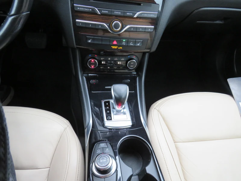 Infiniti QX30 * * * DIESEL 4X4 PANORAMA* * * , снимка 14 - Автомобили и джипове - 48156029