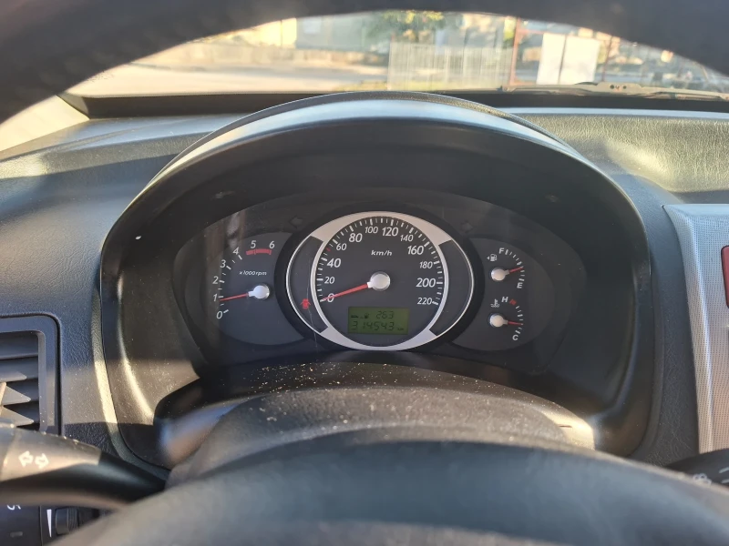 Hyundai Tucson  2.0 CRDI, снимка 10 - Автомобили и джипове - 52109608