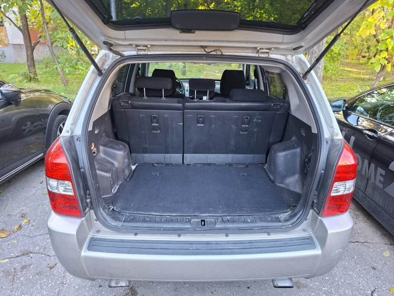 Hyundai Tucson  2.0 CRDI, снимка 16 - Автомобили и джипове - 52109608
