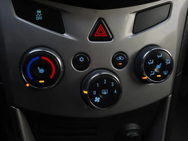 Chevrolet Trax 1.4, снимка 14 - Автомобили и джипове - 54327789