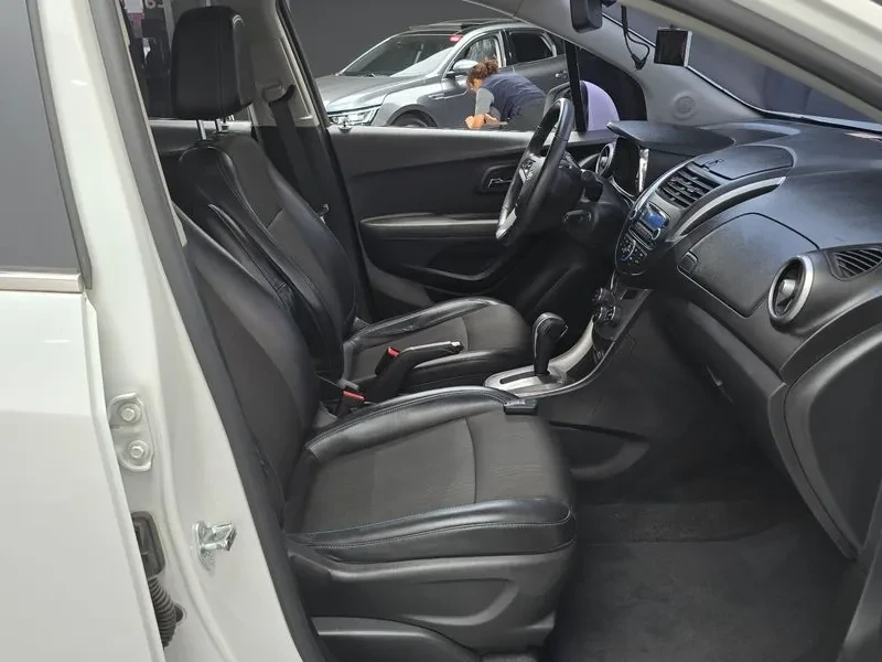 Chevrolet Trax 1.4, снимка 11 - Автомобили и джипове - 54327789