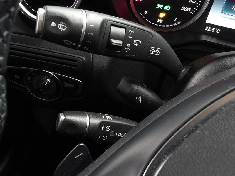 Mercedes-Benz GLC 220 * 4MATIC* ЦЕНАДОБГ!, снимка 17 - Автомобили и джипове - 55595349