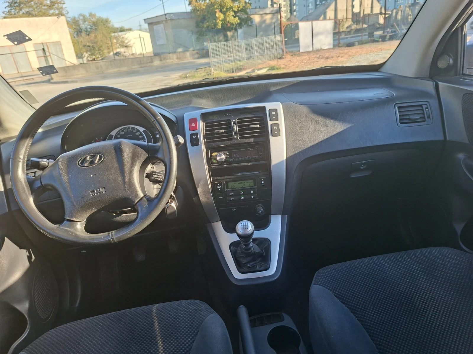 Hyundai Tucson  2.0 CRDI - изображение 9