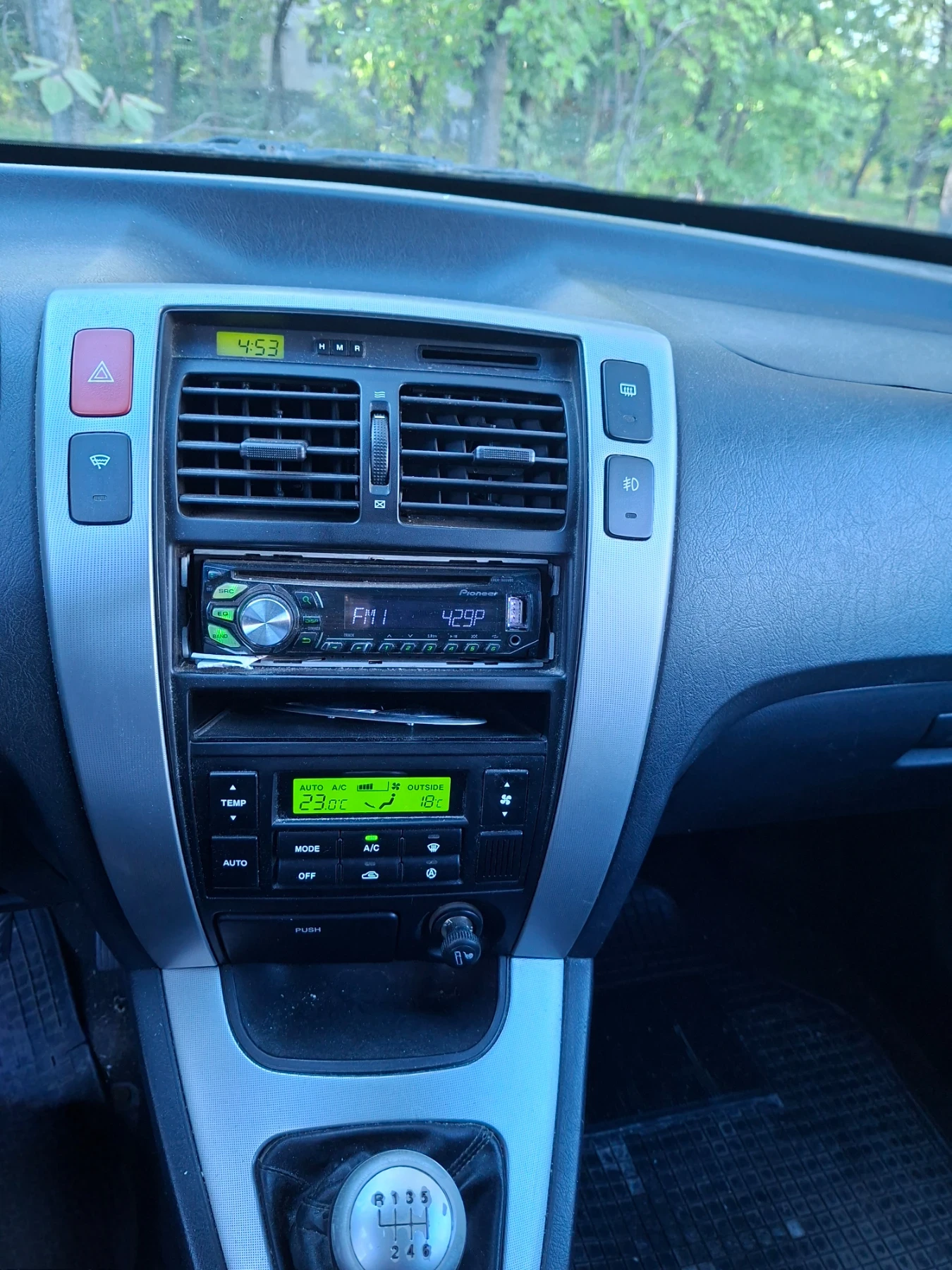 Hyundai Tucson  2.0 CRDI - изображение 8