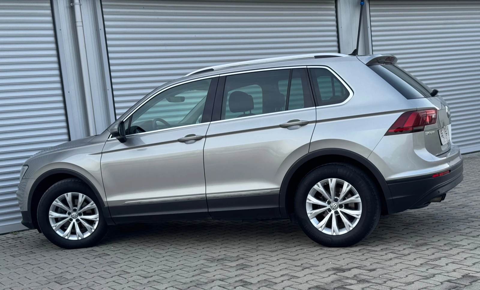 VW Tiguan 1, 6tdi 116ps, 6ck., ев6В, нави, мулти, темпо, usb, снимка 3 - Автомобили и джипове - 54196383