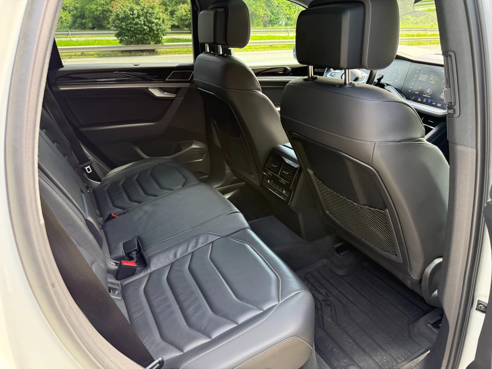 VW Touareg, снимка 12 - Автомобили и джипове - 54676038