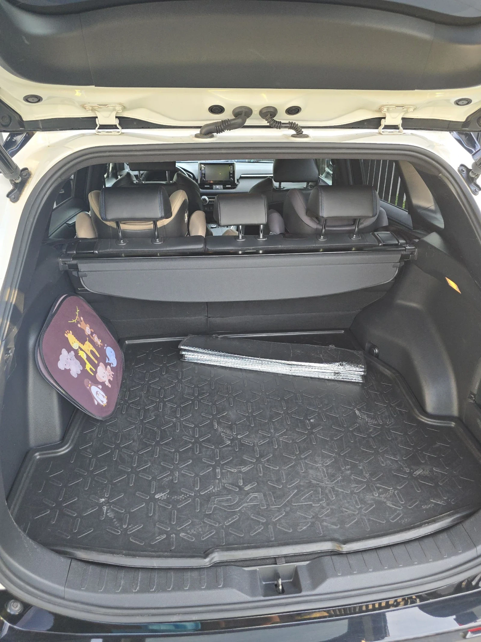 Toyota Rav4 Toyota RAV4 Style Hybrid, снимка 12 - Автомобили и джипове - 55007058