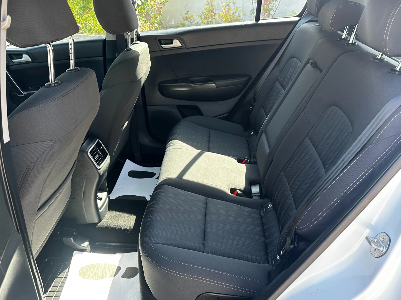 Kia Sportage 1.6i 132 к.с./Газ/бензин/ГАРАНЦИЯ, снимка 13 - Автомобили и джипове - 55089395