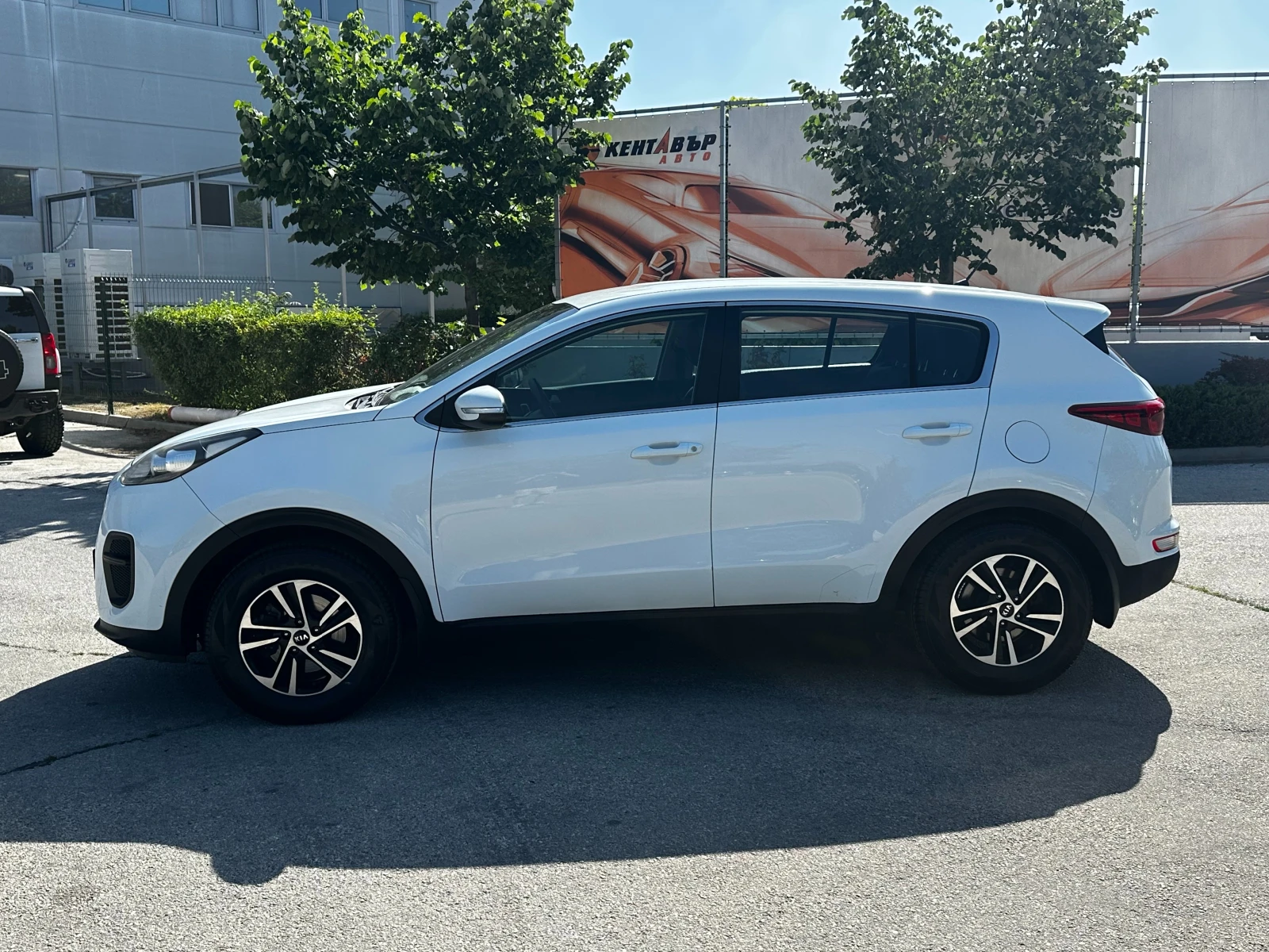 Kia Sportage 1.6i 132 к.с./Газ/бензин/ГАРАНЦИЯ, снимка 2 - Автомобили и джипове - 55089395