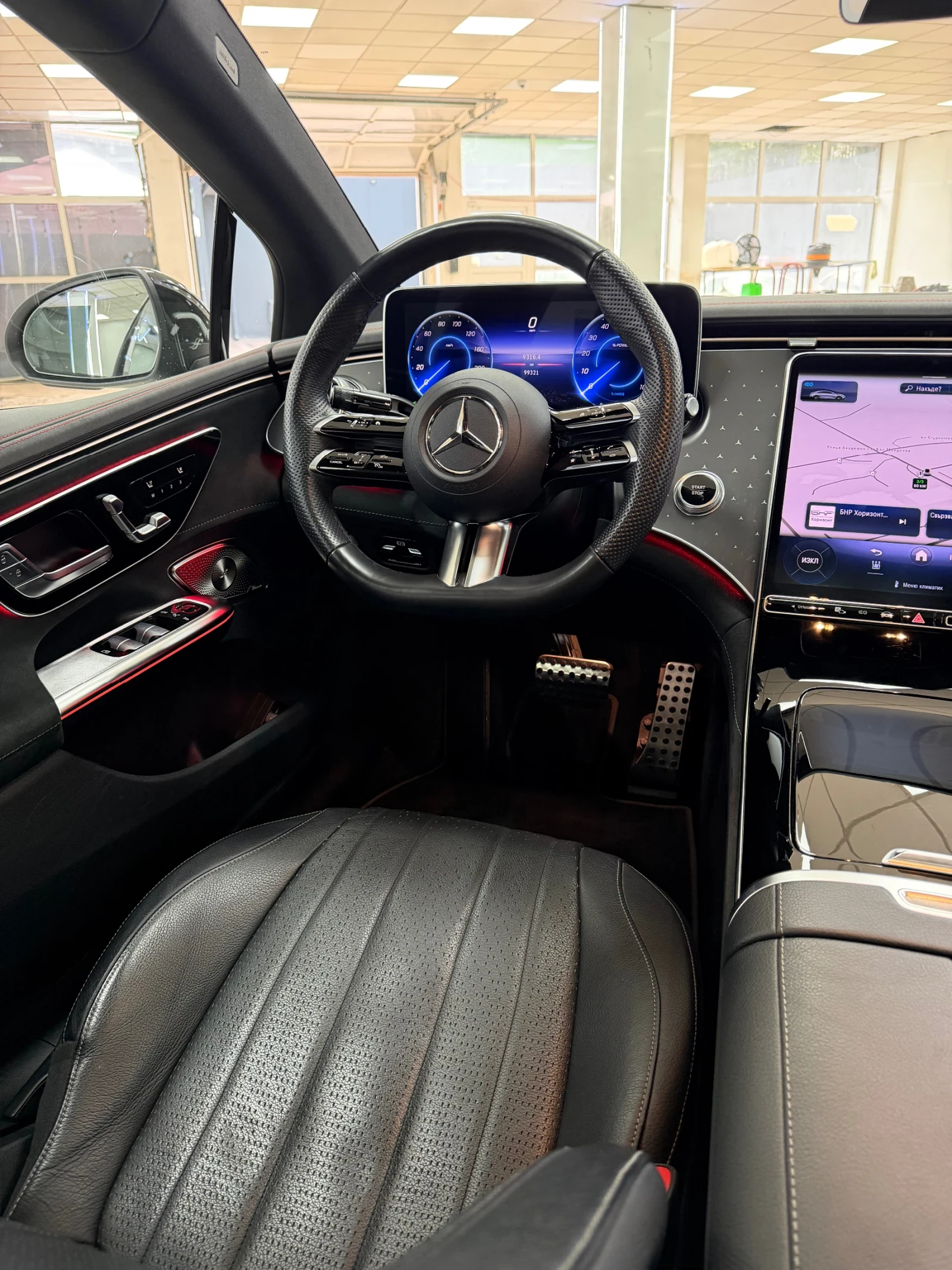 Mercedes-Benz EQE EQE 300 AMG Line / SOH 95% / Burmester / HUD / Пан, снимка 10 - Автомобили и джипове - 55441479