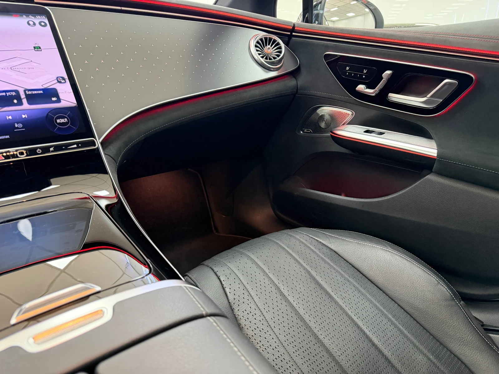 Mercedes-Benz EQE EQE 300 AMG Line / SOH 95% / Burmester / HUD / Пан, снимка 8 - Автомобили и джипове - 55441479