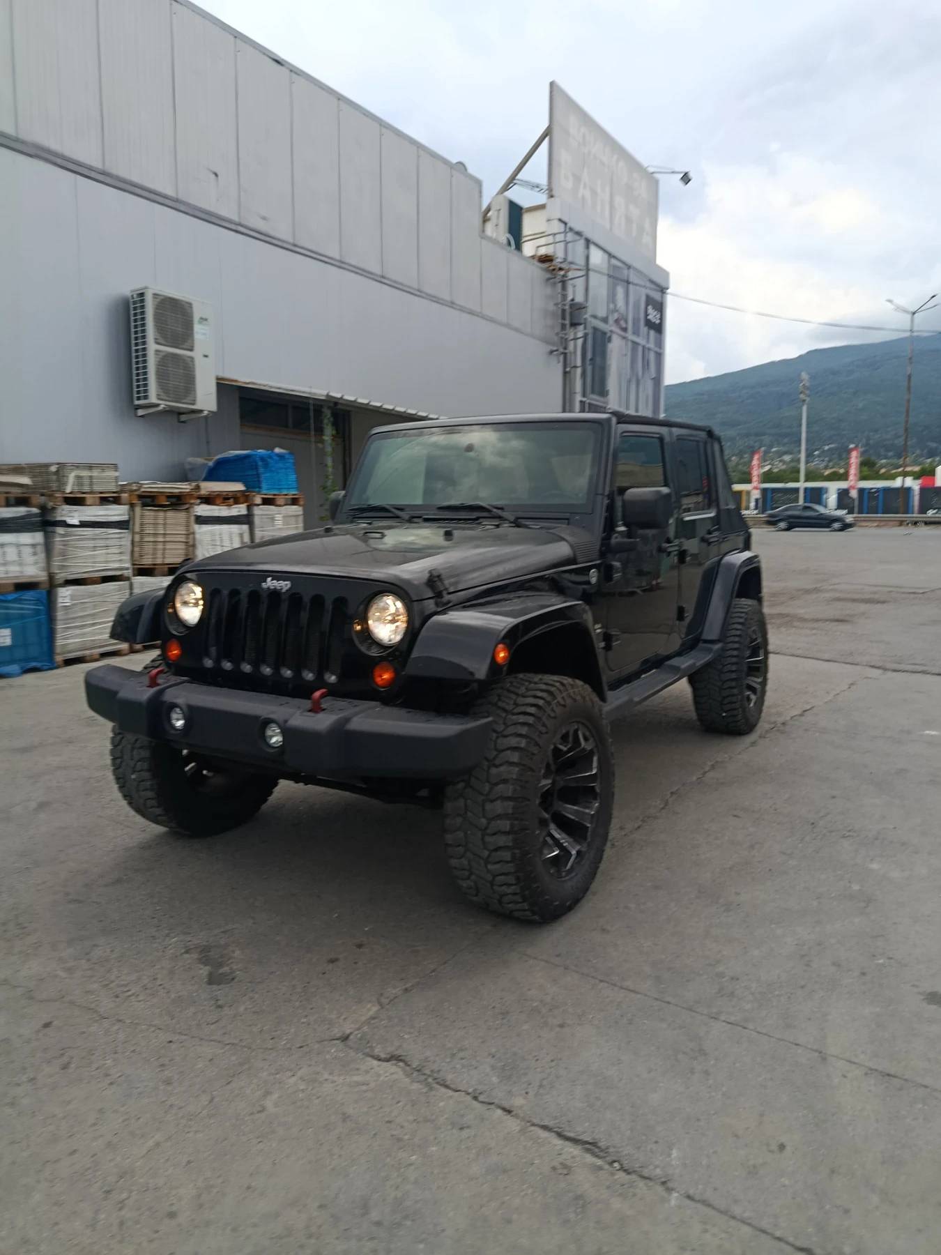 Jeep Wrangler Sahara, снимка 3 - Автомобили и джипове - 56678943