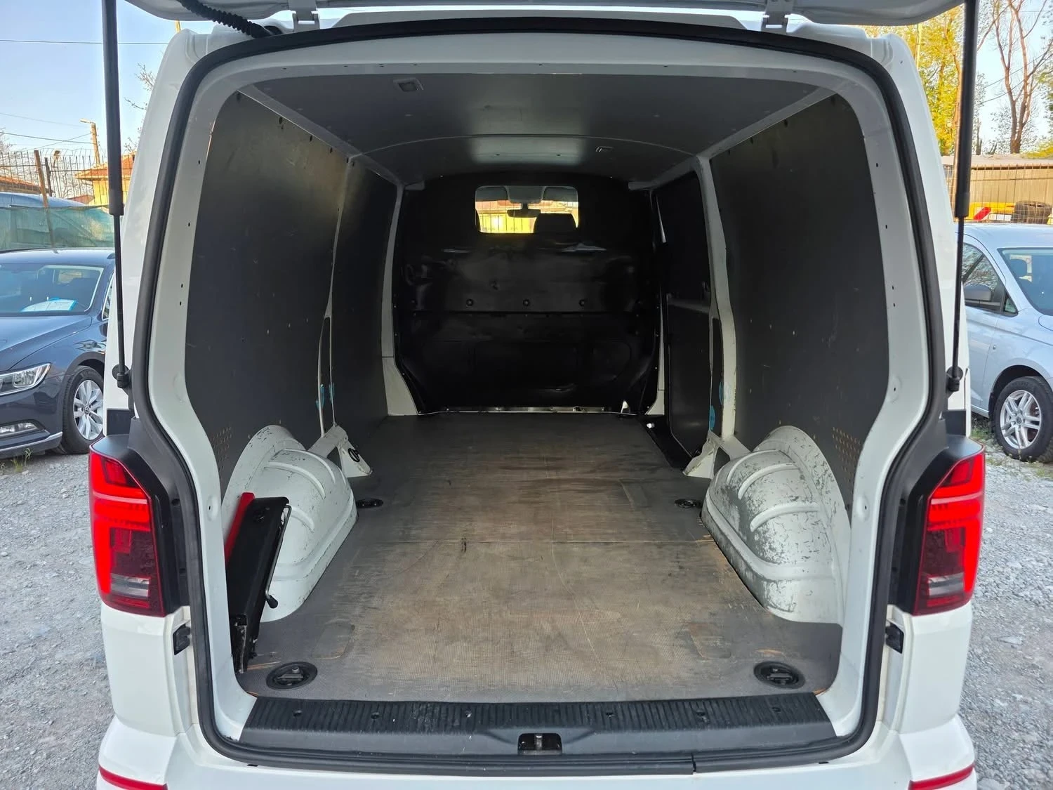 VW Transporter 2.0TDI 199�.�. 4-MOTION/������� DSG/��� ������/ | Mobile.bg � ����������� 15