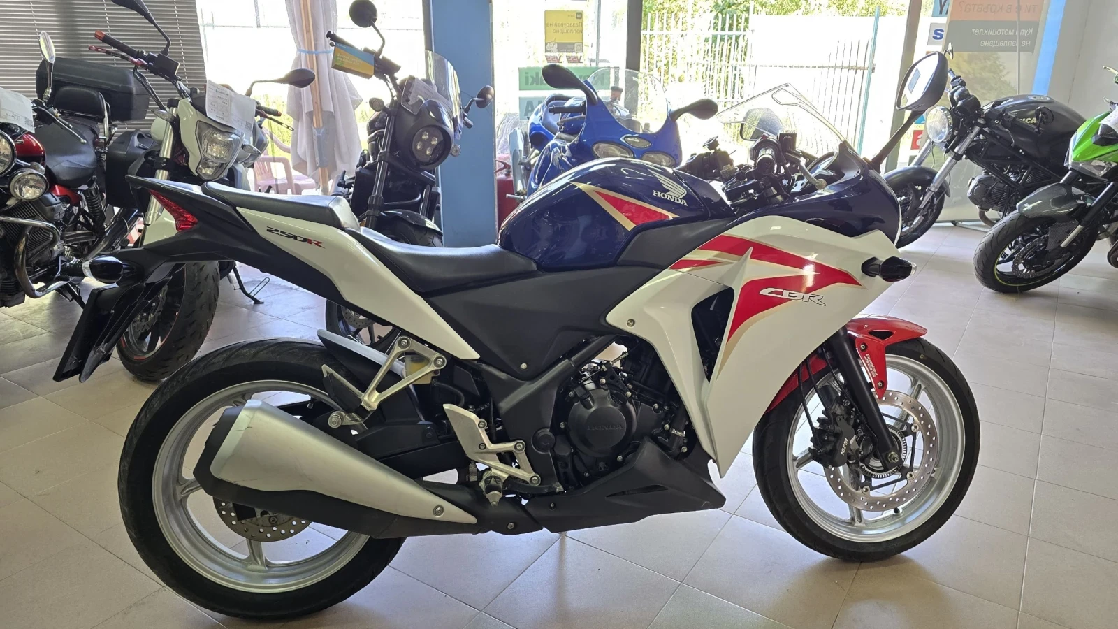 Honda Cbr 250 R лизинг.!, снимка 4 - Мотоциклети и мототехника - 55325332