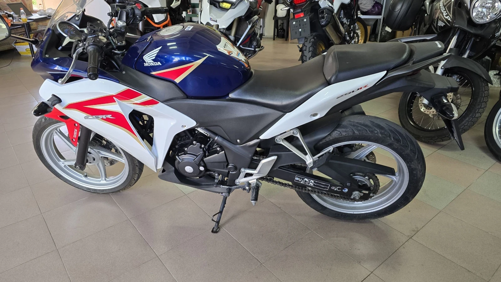 Honda Cbr 250 R лизинг.!, снимка 6 - Мотоциклети и мототехника - 55325332